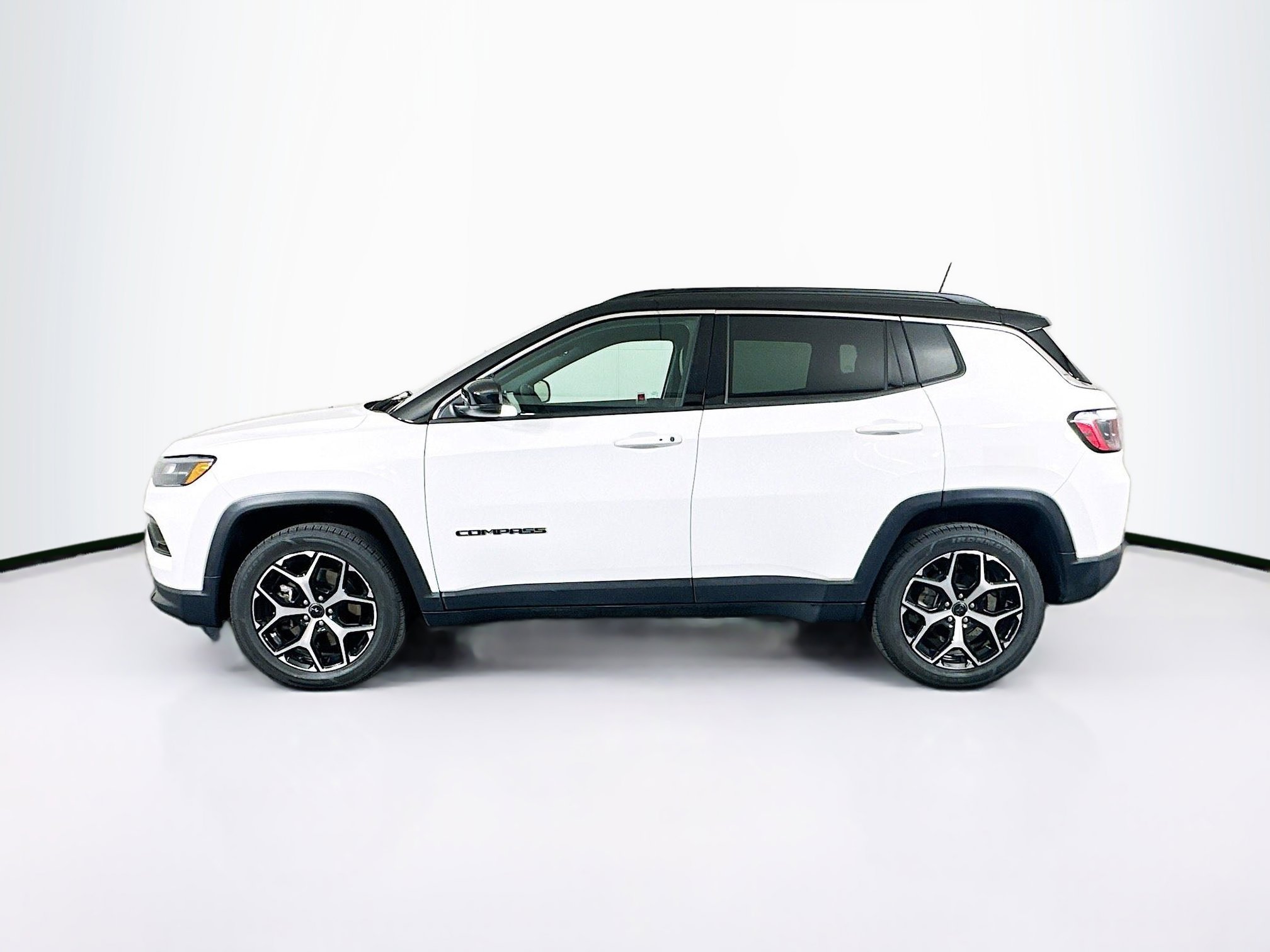 Used 2025 Jeep Compass Limited image 4