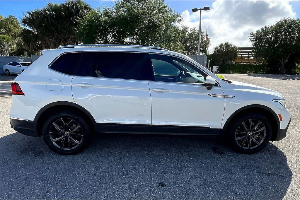 Certified 2023 Volkswagen Tiguan SE w/ Panoramic Sunroof Package image 4