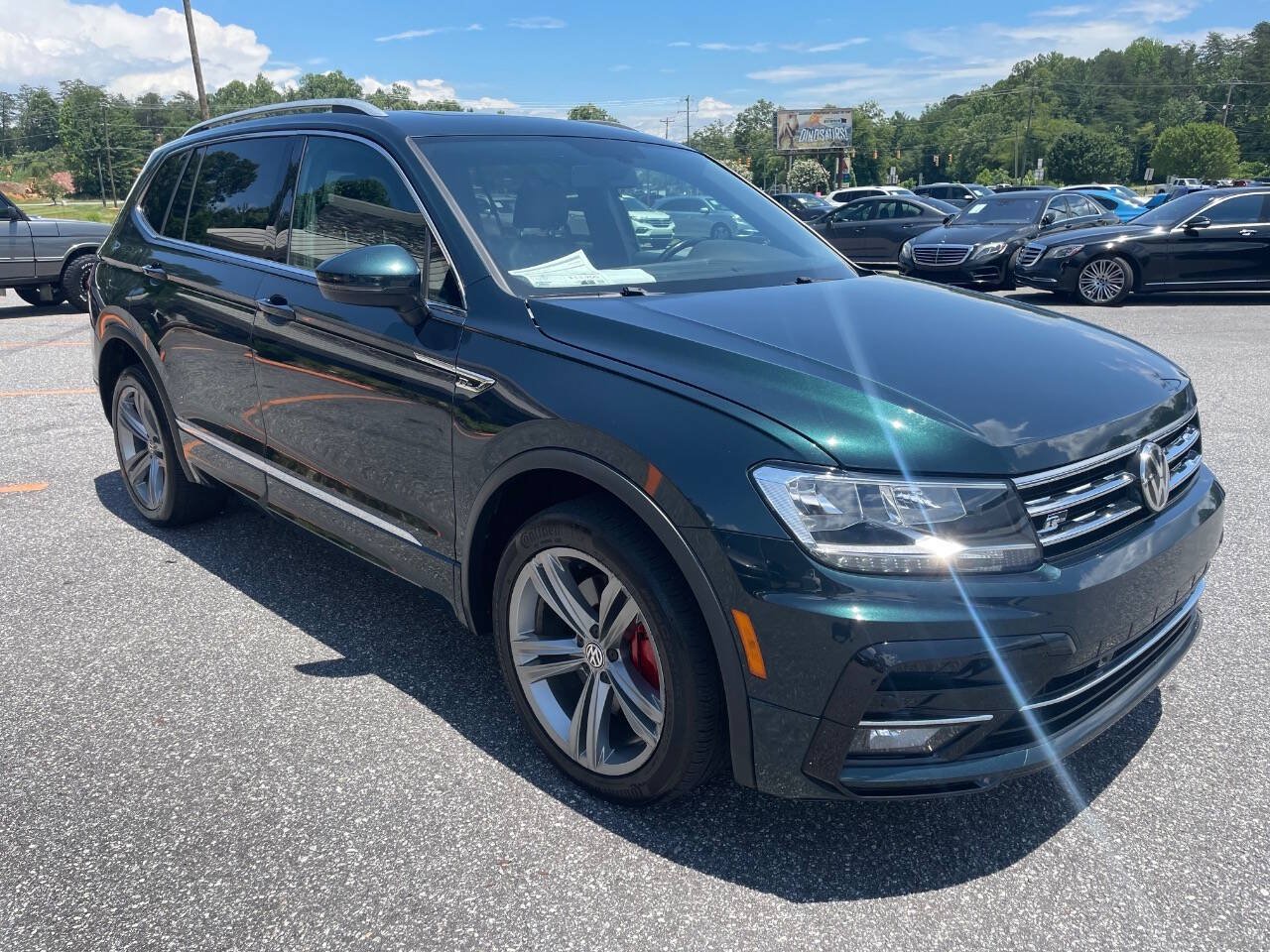 Used 2018 Volkswagen Tiguan SEL w/ R-Line Package FWD image 6