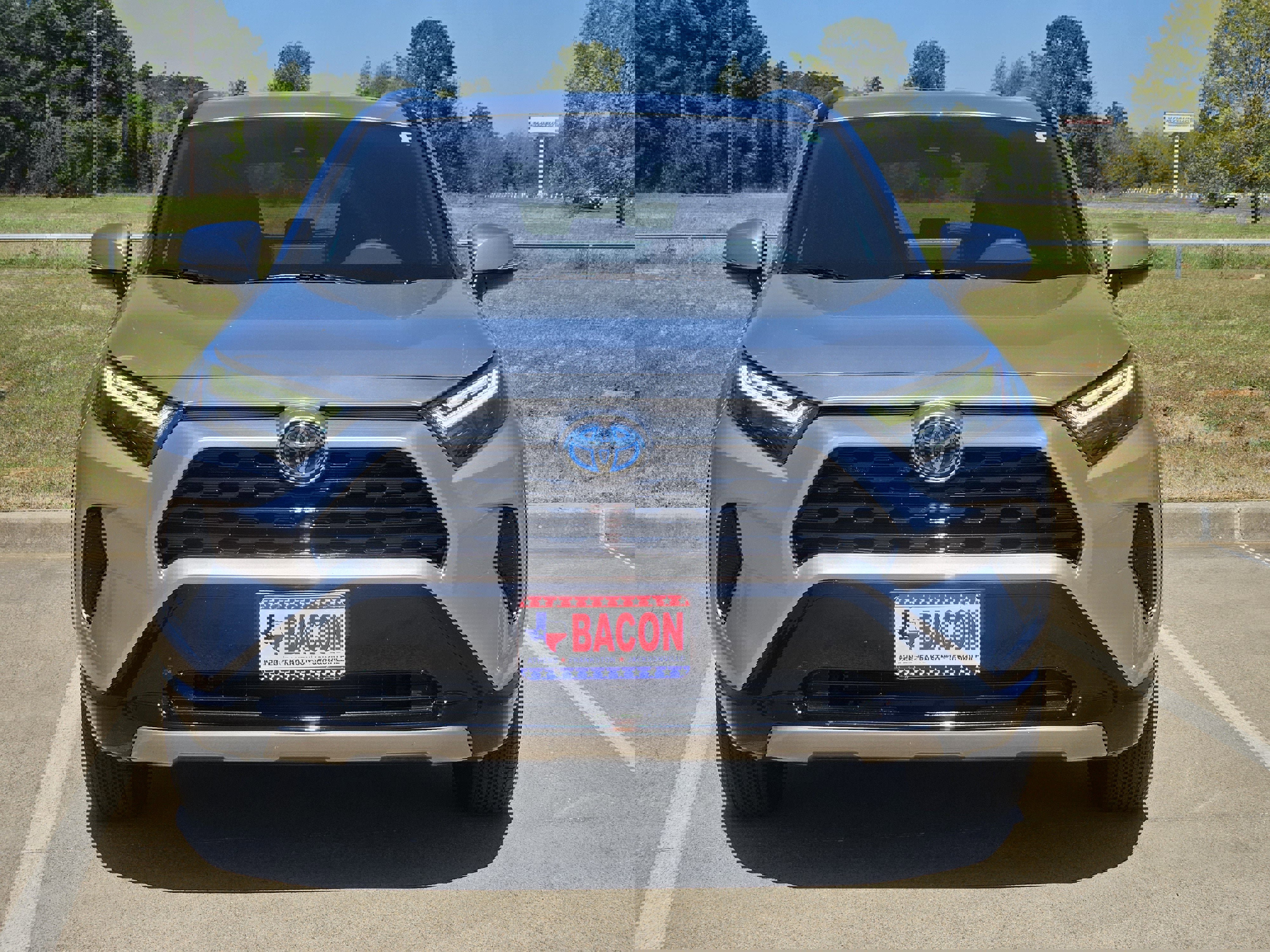 Used 2023 Toyota RAV4 SE image 2