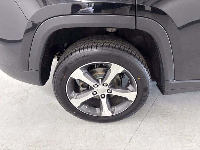 Used 2023 Jeep Grand Cherokee Limited w/ Trailer Tow Prep Group (B) AWD/4WD image 13
