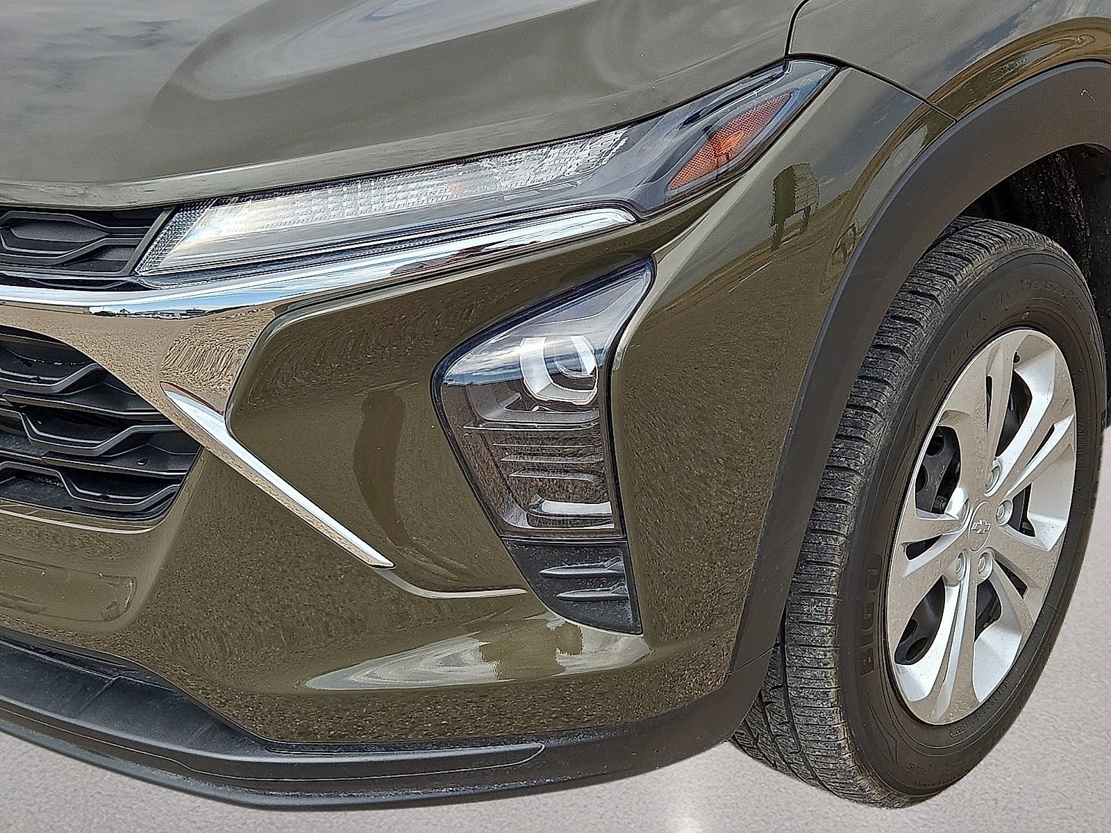 Used 2024 Chevrolet Trax LS FWD image 9