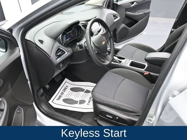 Used 2018 Chevrolet Cruze LT w/ Convenience Package image 17