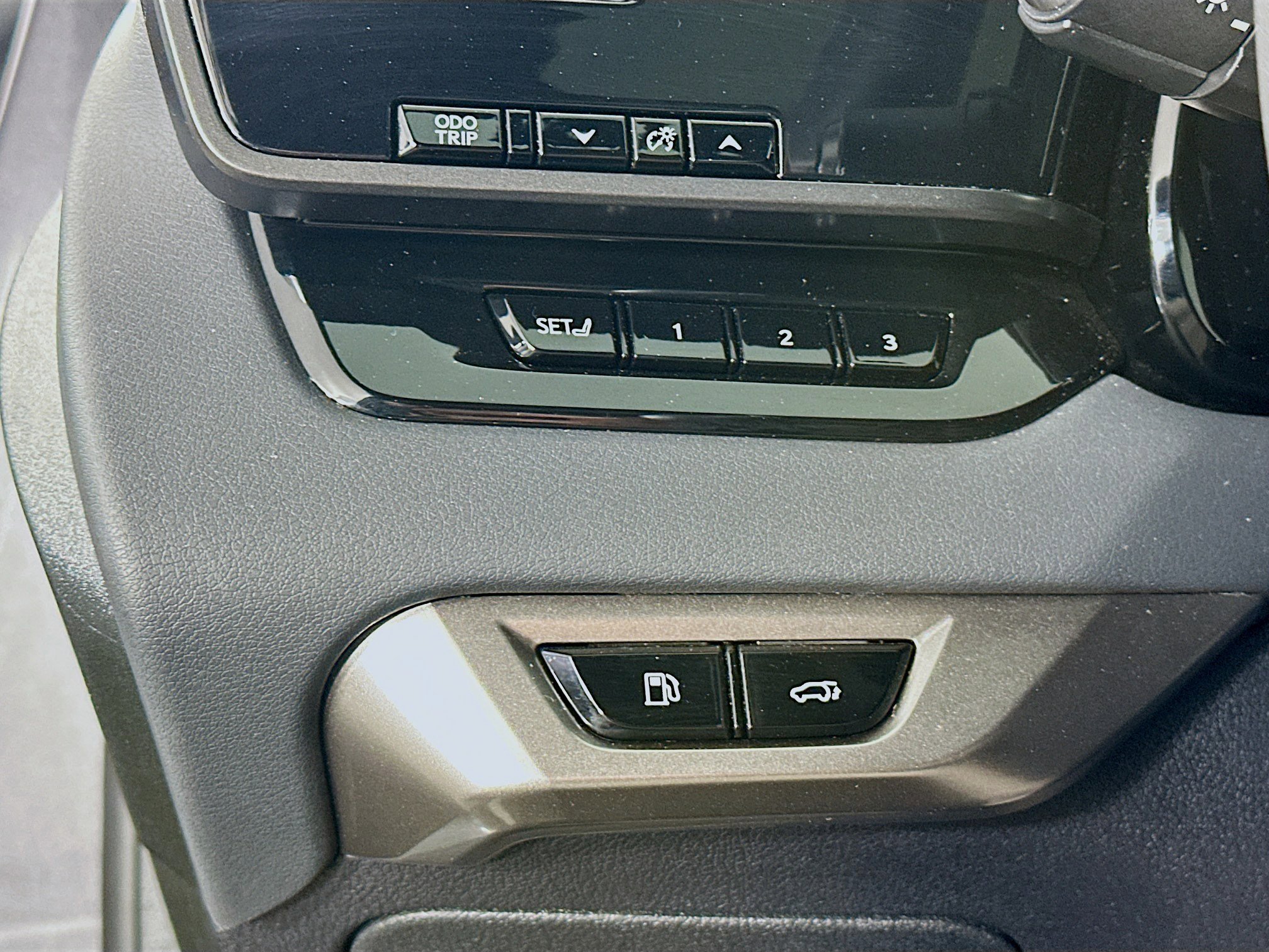 Certified 2025 Lexus RX 350h w/ Convenience Package image 10