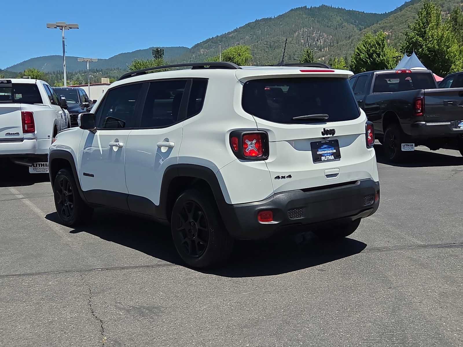 Used 2020 Jeep Renegade Altitude AWD/4WD image 12
