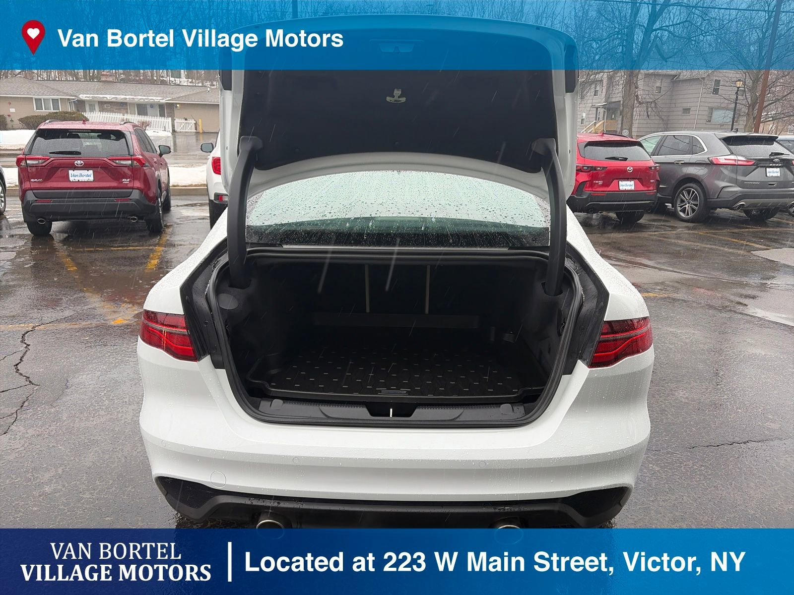 Used 2020 Jaguar XE S image 33