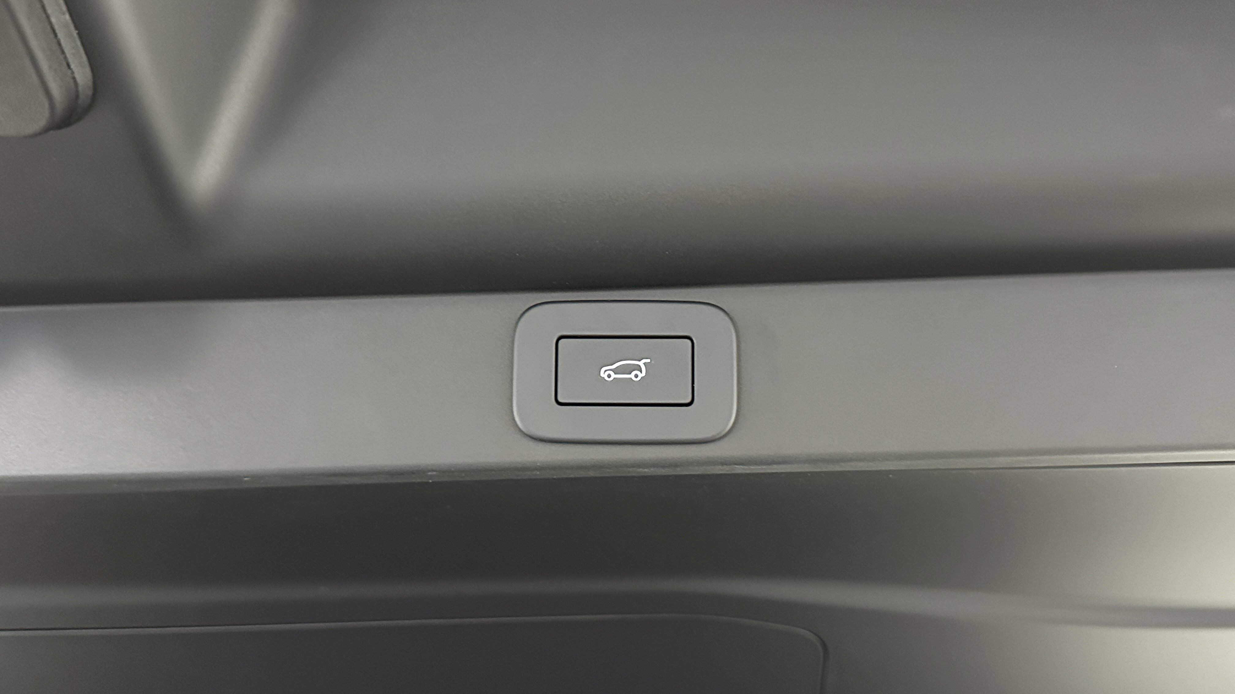 Used 2025 Land Rover Range Rover Long Wheelbase SE image 38