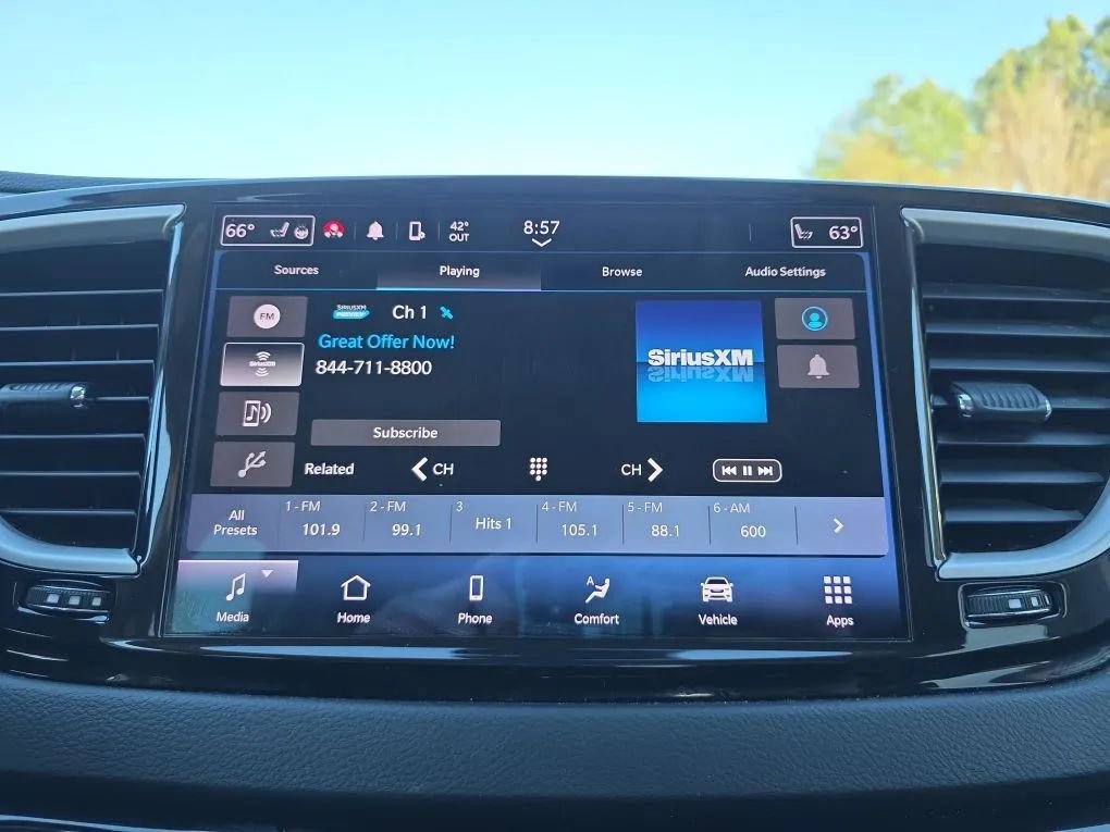 Used 2022 Chrysler Pacifica Touring-L FWD image 26