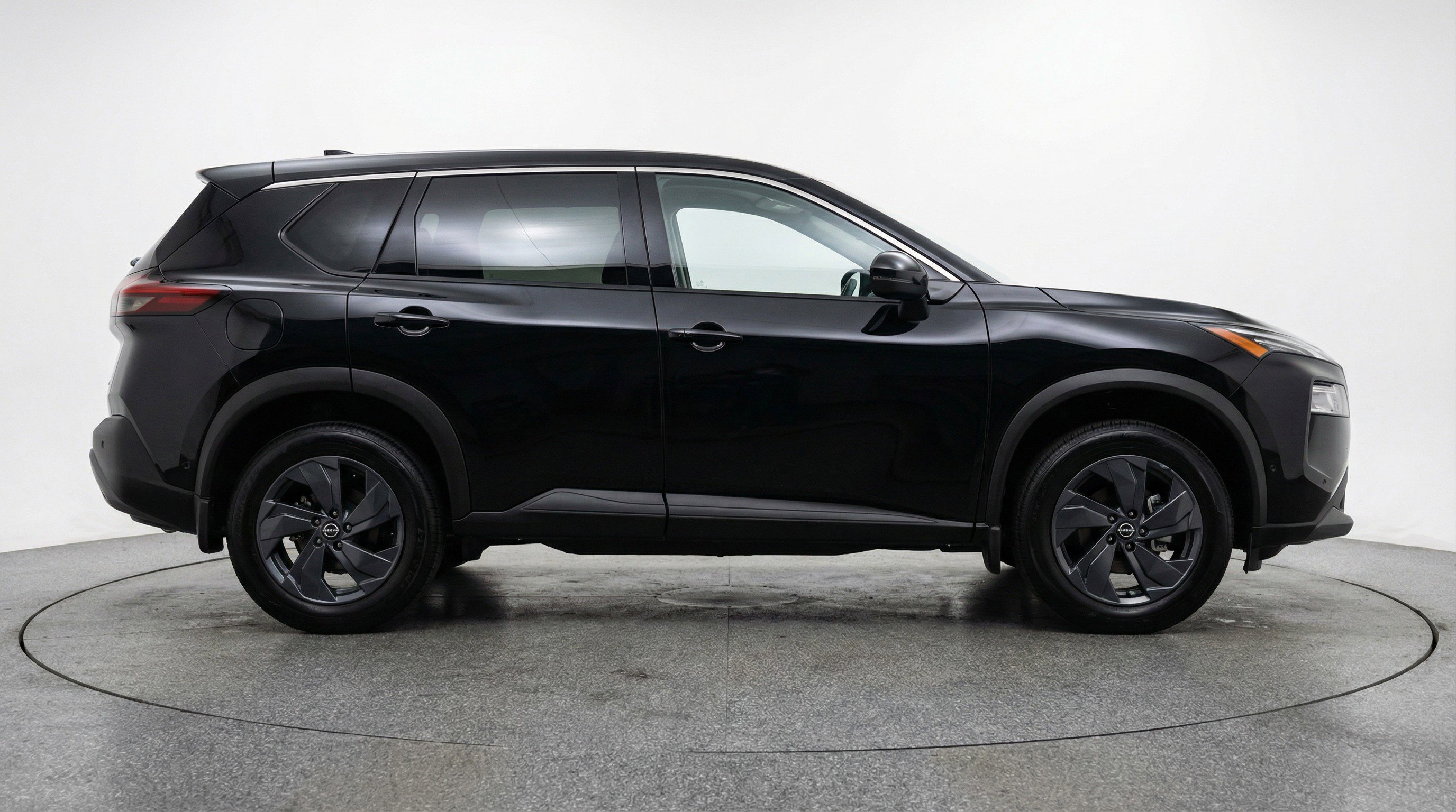 Used 2025 Nissan Rogue SV image 11