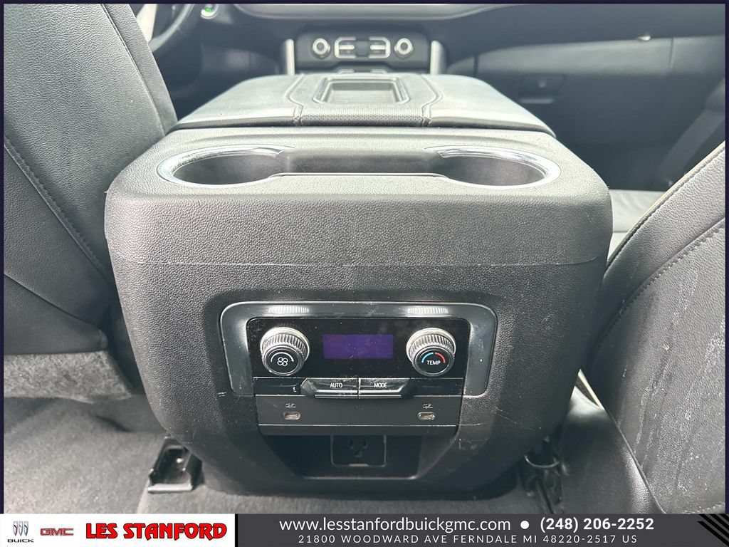 Used 2023 GMC Yukon XL SLT AWD/4WD image 17