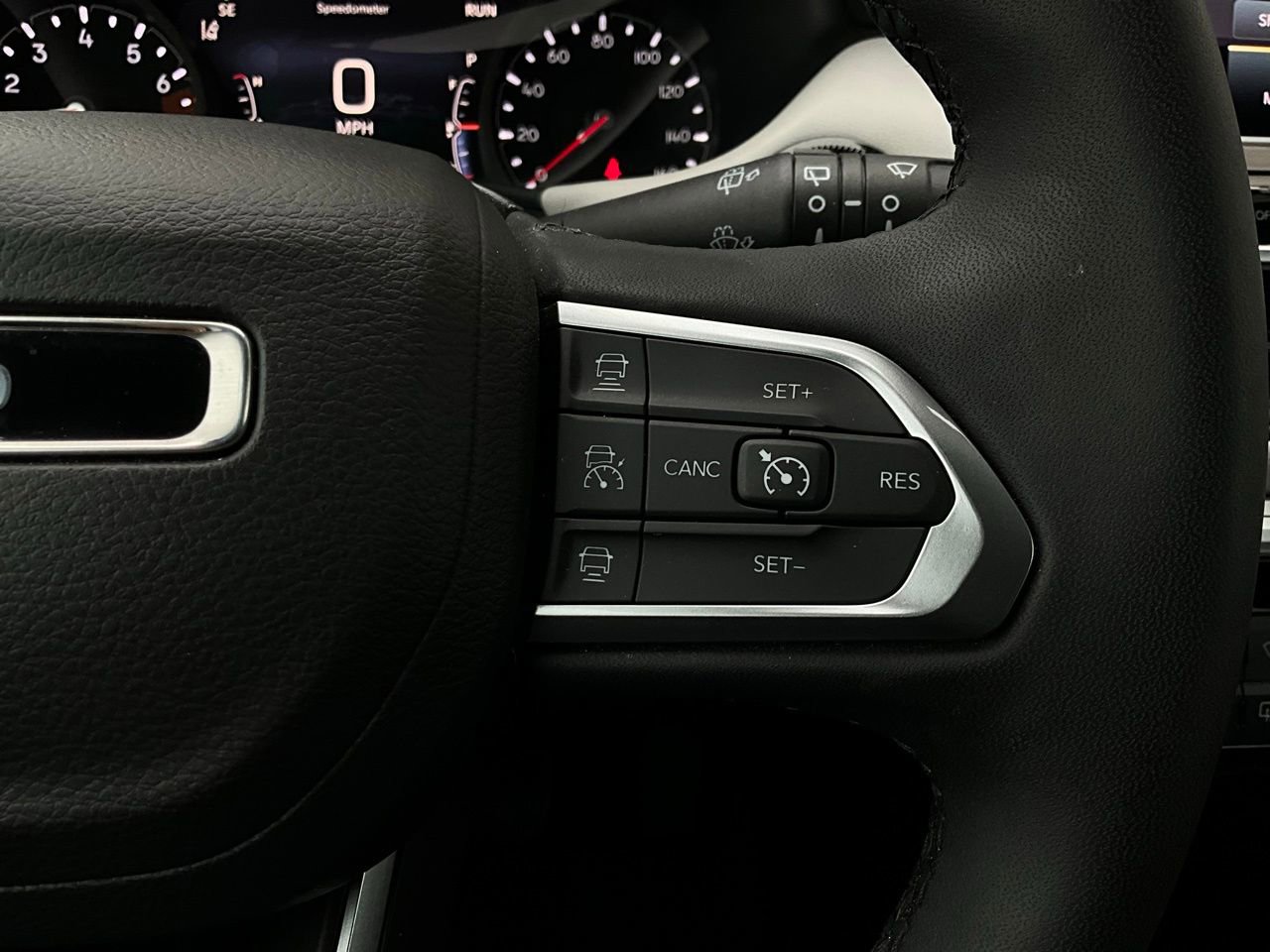 Used 2025 Jeep Compass Limited image 38