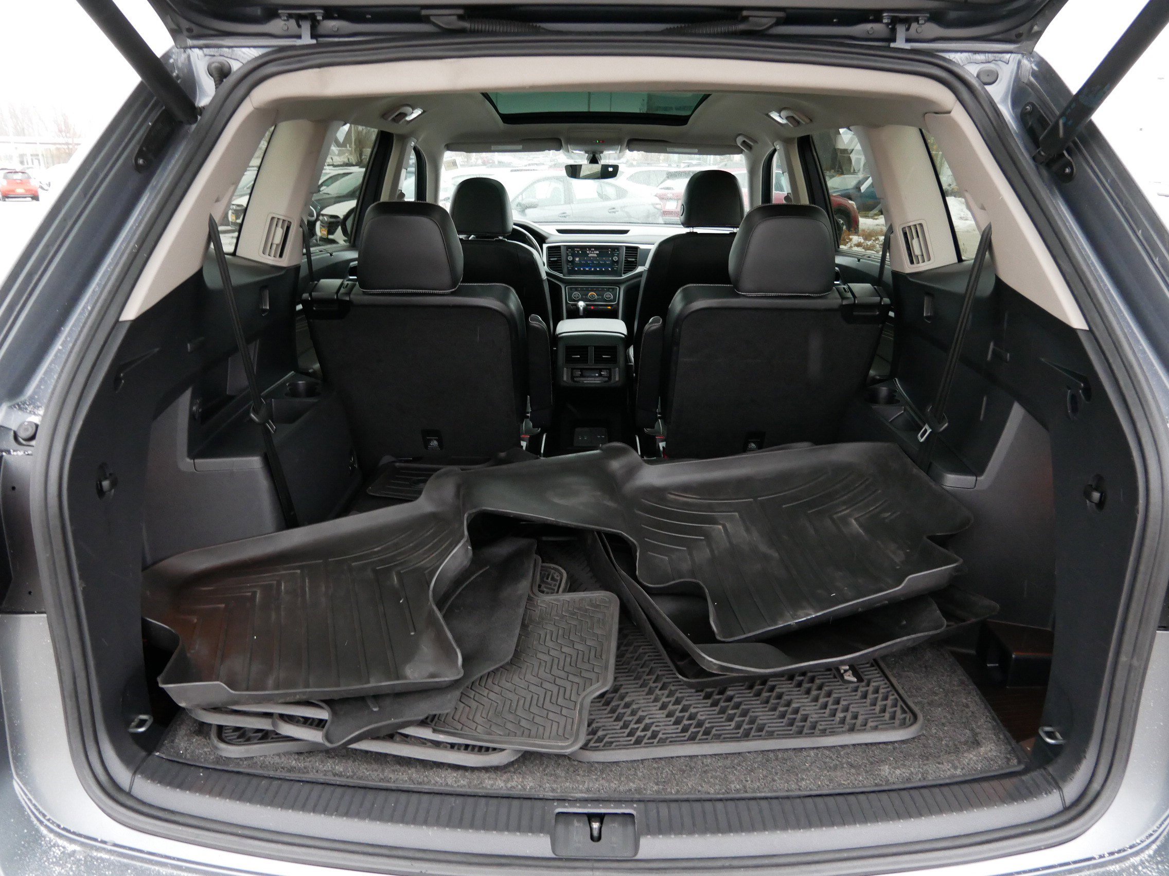 Used 2021 Volkswagen Atlas SE image 18