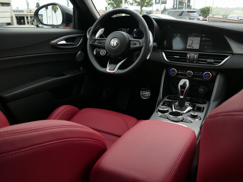 New 2025 Alfa Romeo Giulia AWD image 27