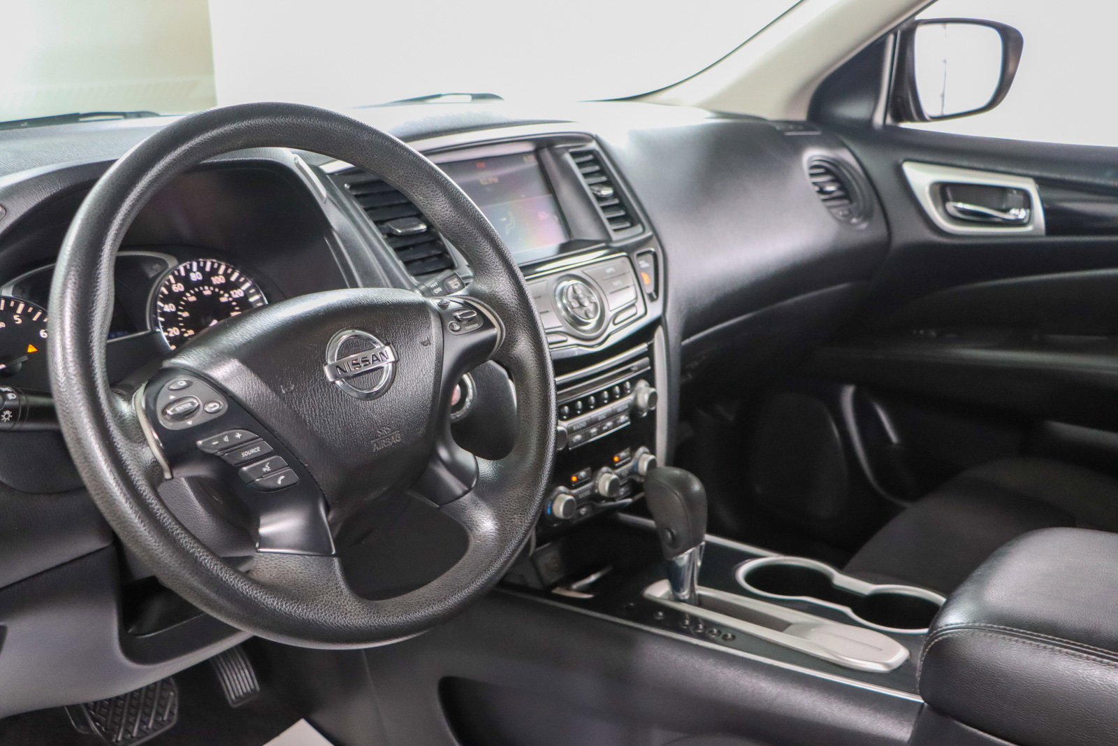 Used 2019 Nissan Pathfinder S image 21