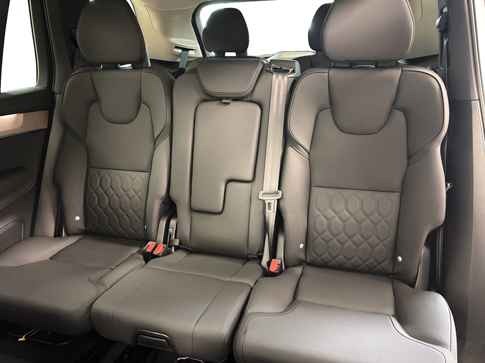 New 2026 Volvo XC90 B6 Plus w/ Protection Package AWD/4WD image 42