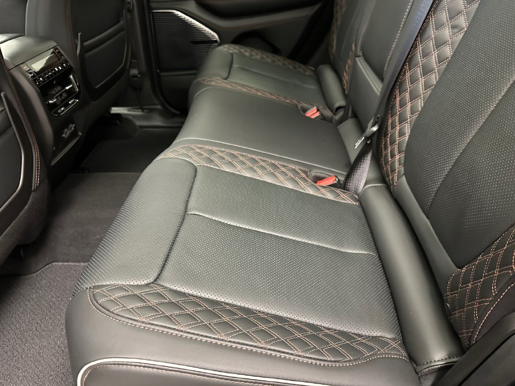 Used 2025 Jeep Grand Cherokee Summit w/ Adv Protech Group IV AWD/4WD image 19