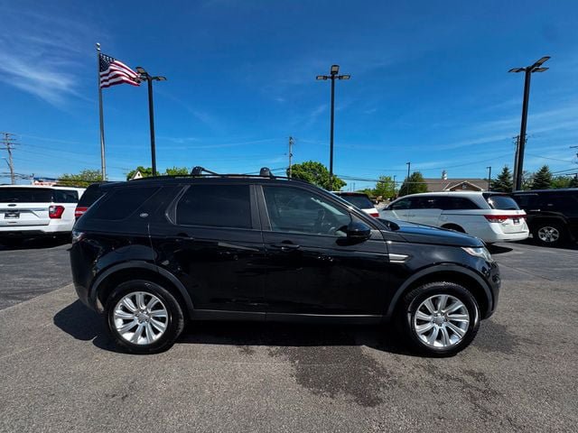 Used 2017 Land Rover Discovery Sport SE AWD/4WD image 4