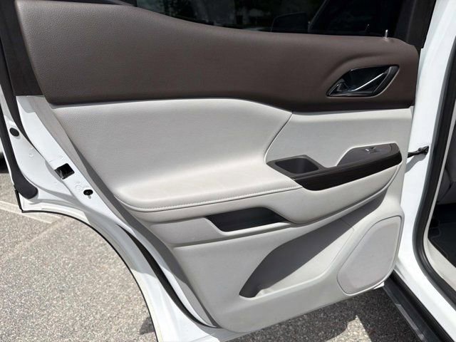 Used 2022 GMC Acadia SLT w/ Technology Package image 13