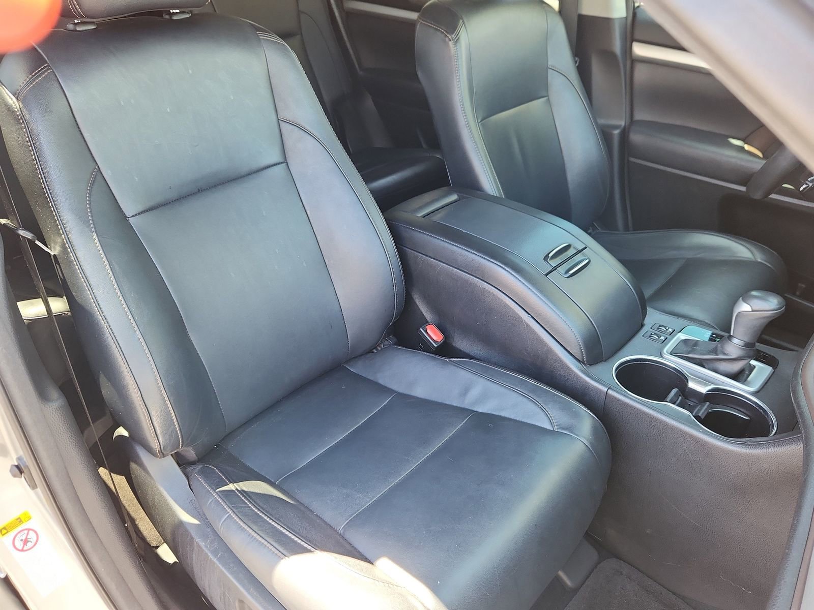 Used 2017 Toyota Highlander XLE w/ Carpet Mat Package image 15