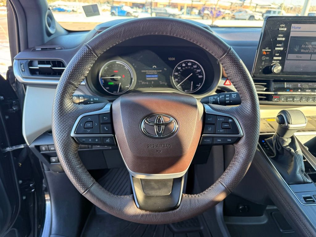 Used 2022 Toyota Sienna Platinum image 14