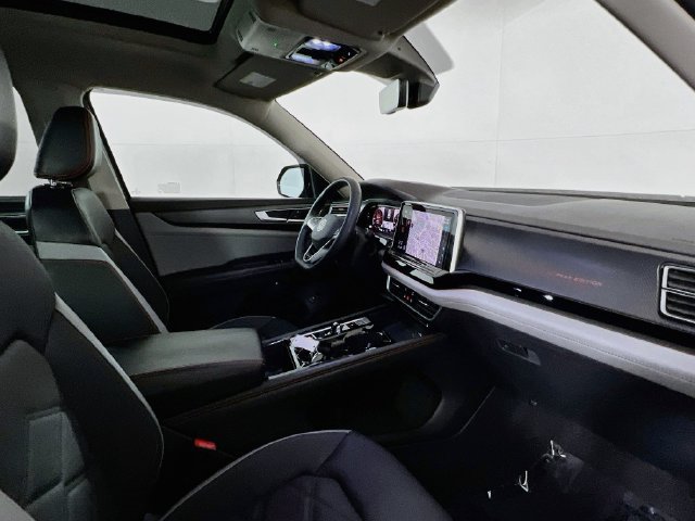 Used 2024 Volkswagen Atlas Peak Edition SEL AWD/4WD image 23