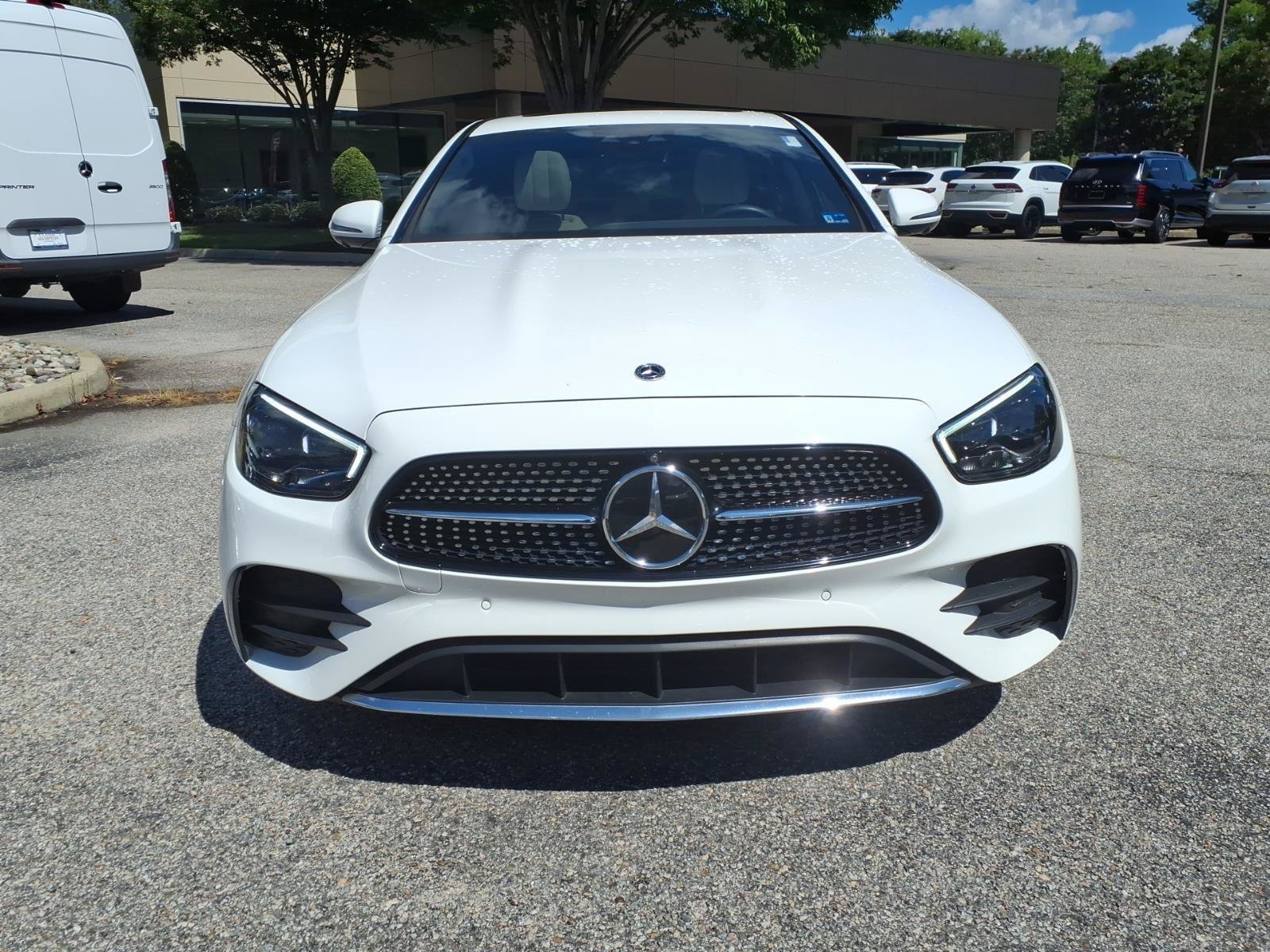 Used 2023 Mercedes-Benz E 350 4MATIC Sedan image 2