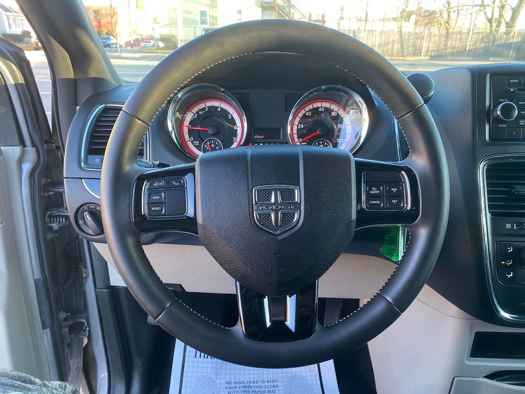 Used 2016 Dodge Grand Caravan SE image 15