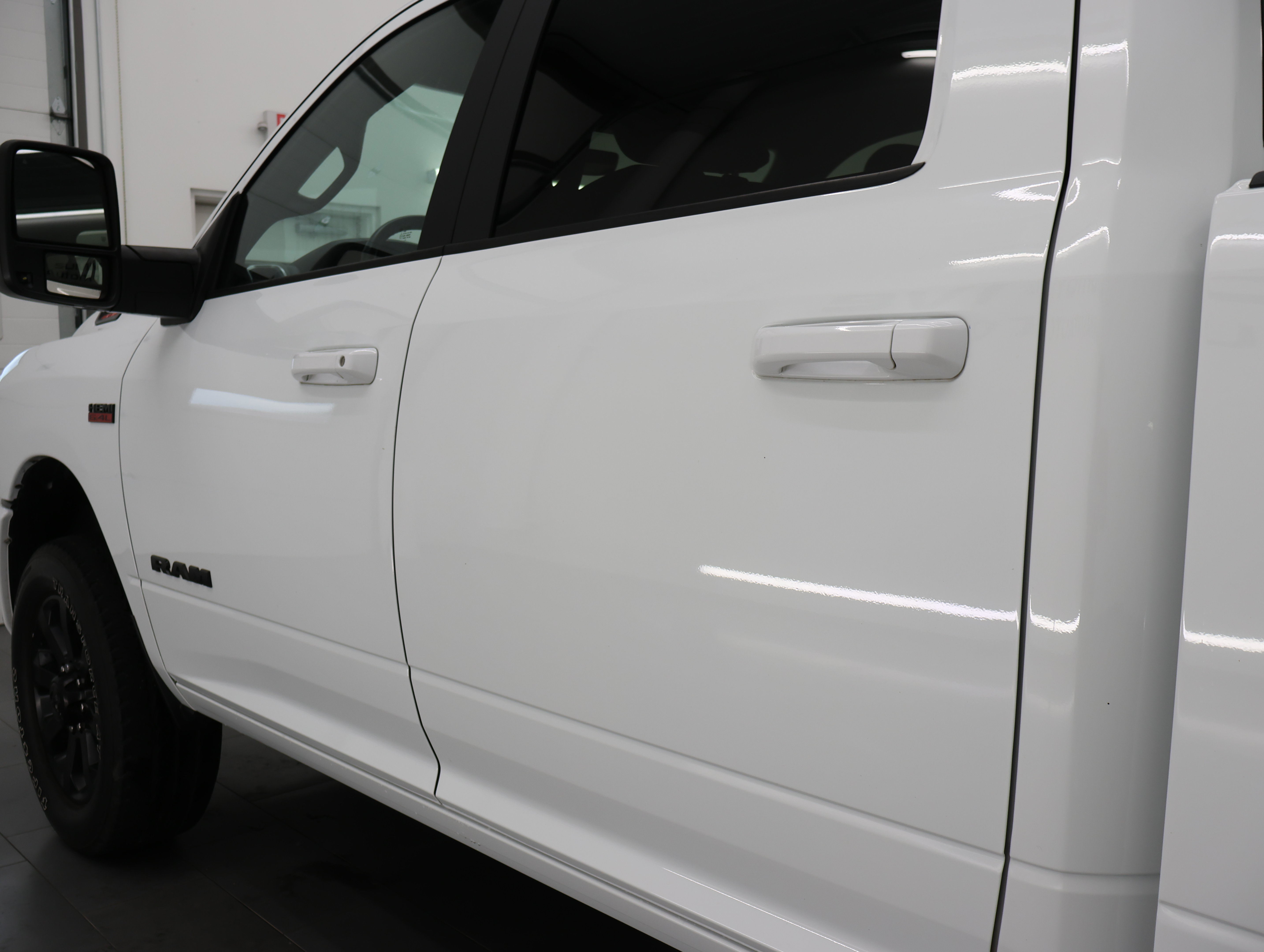Used 2024 RAM 2500 Big Horn w/ Night Edition AWD/4WD image 33