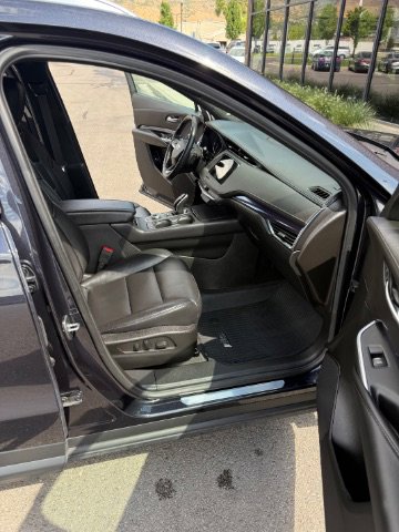 Used 2023 Cadillac XT4 Luxury w/ Cold Weather Package image 15