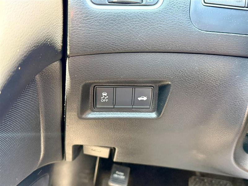 Used 2018 INFINITI Q50 Luxe w/ Essential Package (3.0T Luxe) AWD/4WD image 11