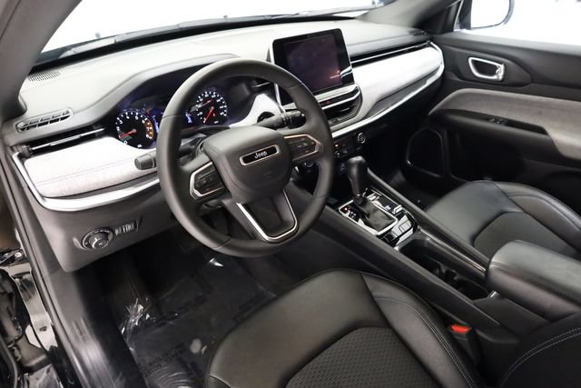 Used 2025 Jeep Compass Latitude AWD/4WD image 12