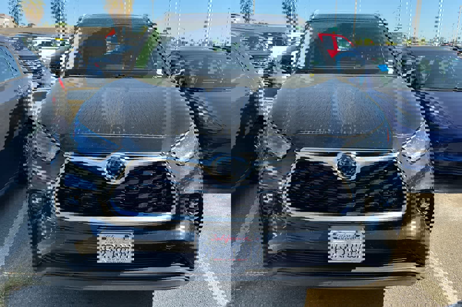 Used 2023 Toyota Highlander XLE image 2