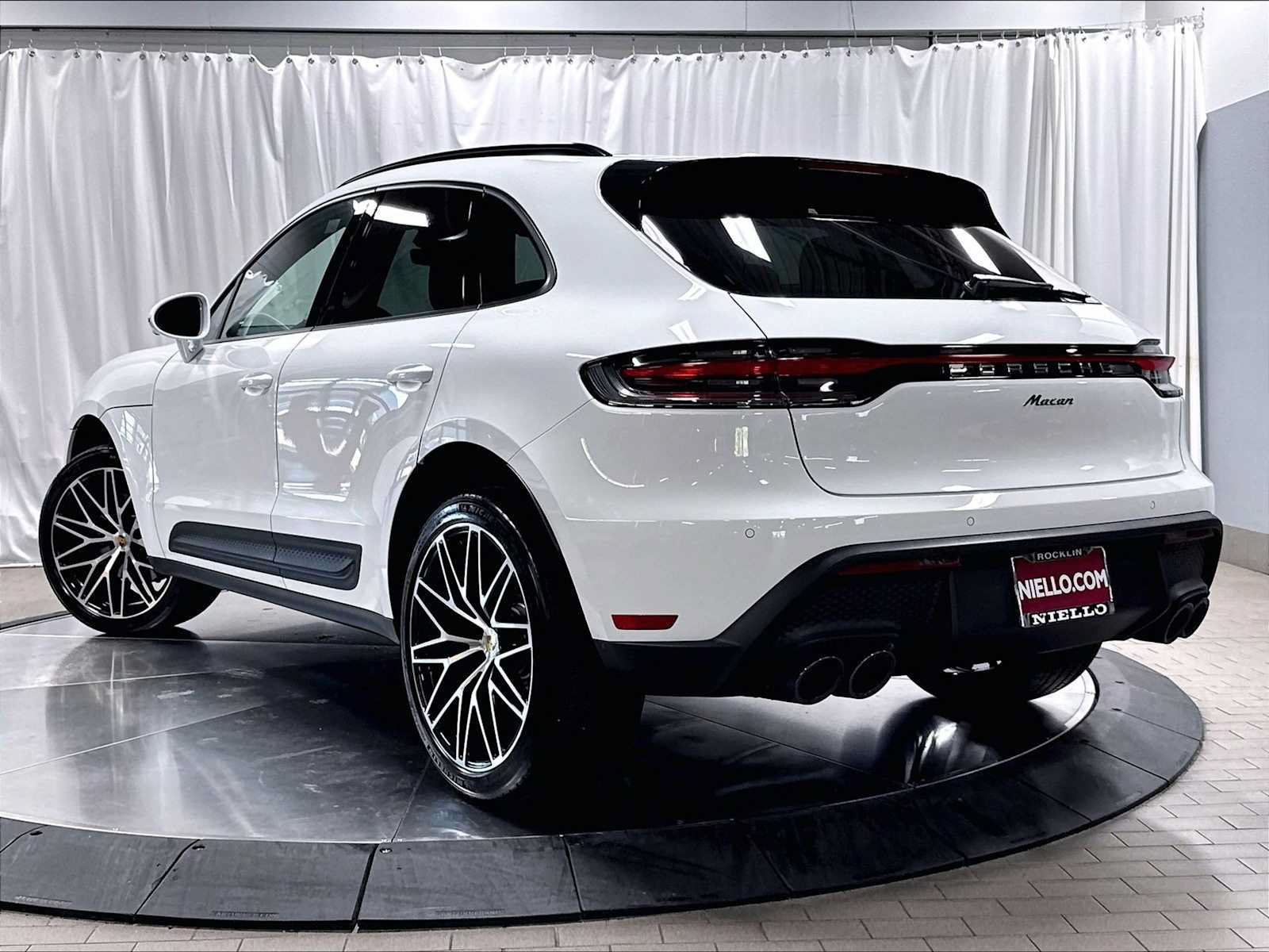 Used 2026 Porsche Macan AWD/4WD image 3
