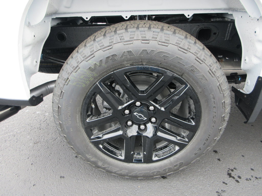 New 2026 Chevrolet Silverado 1500 Custom w/ Turbomax Blackout Package AWD/4WD image 10