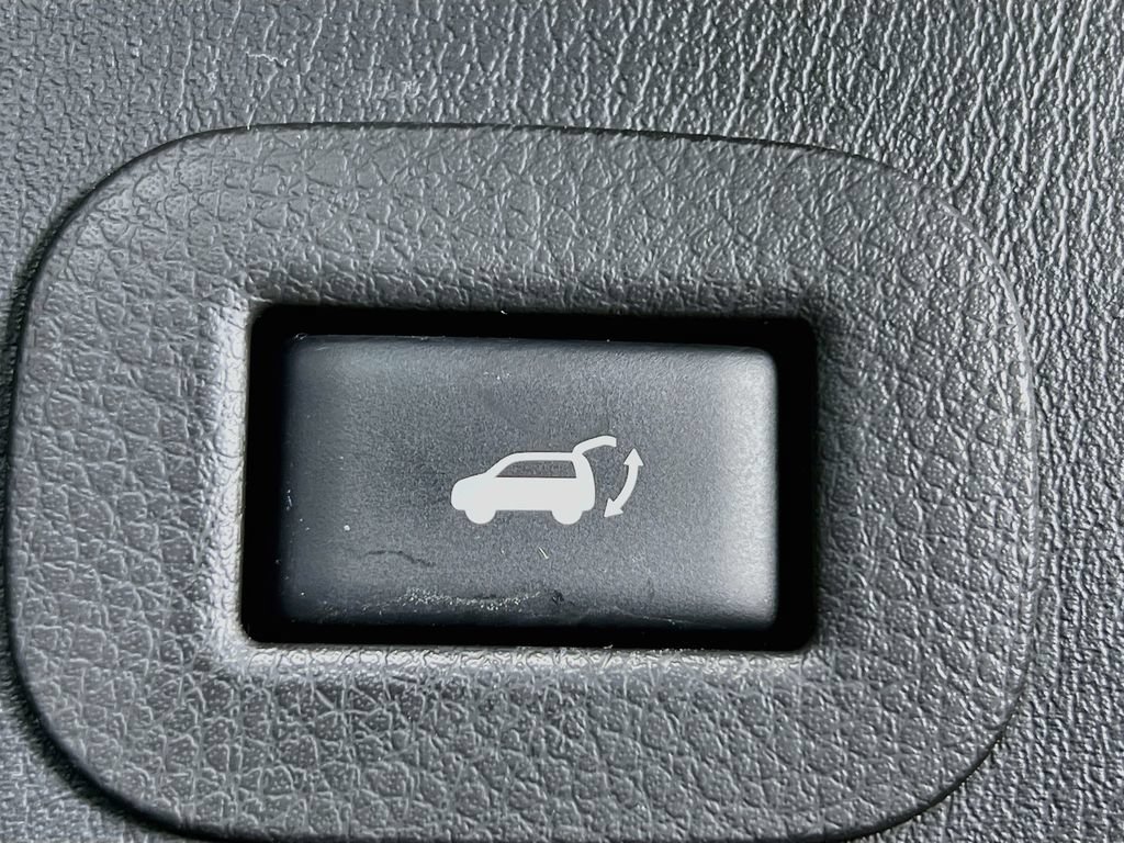 Used 2017 Nissan Armada Platinum w/ Captain Seat Package AWD/4WD image 32