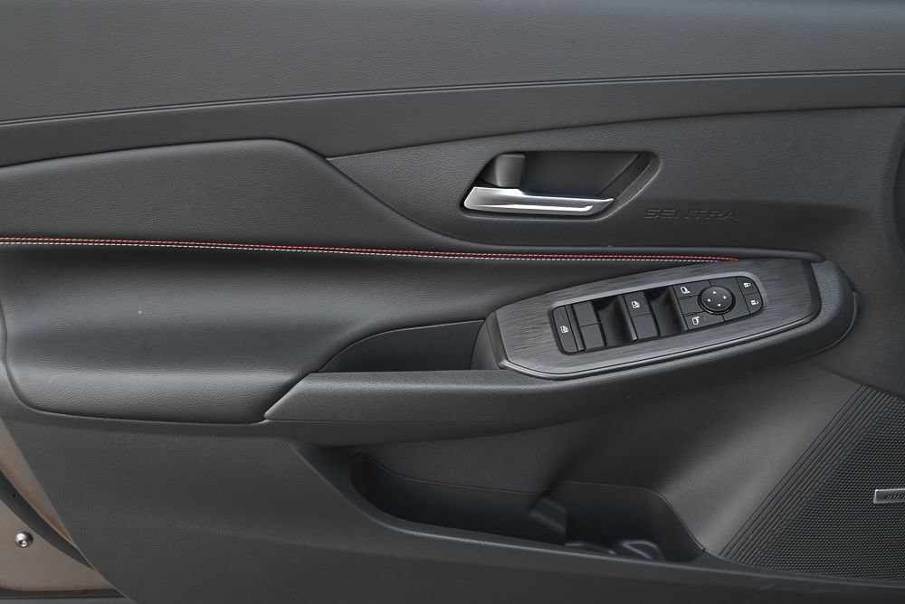 Used 2026 Nissan Sentra SR w/ SR Premium Package FWD image 11