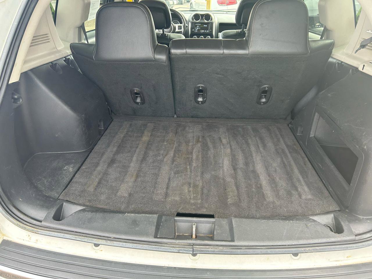 Used 2017 Jeep Compass High Altitude FWD image 17