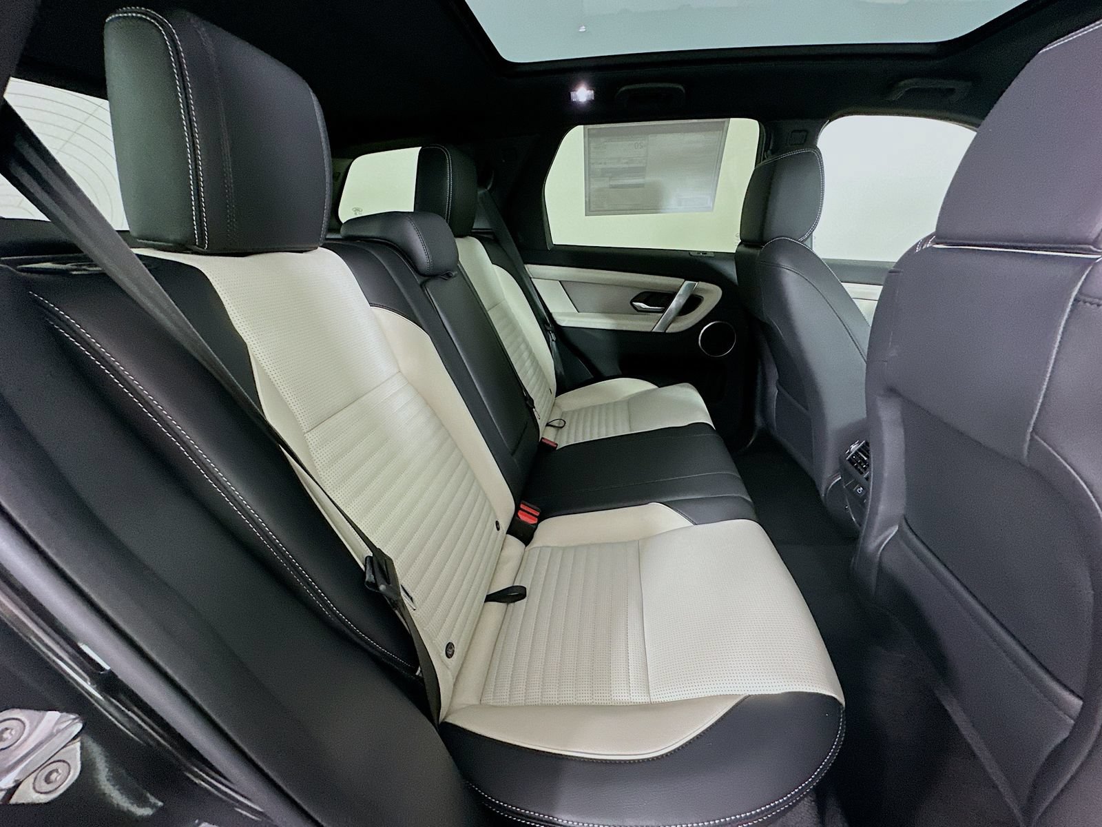 New 2026 Land Rover Discovery Sport Landmark AWD/4WD image 43