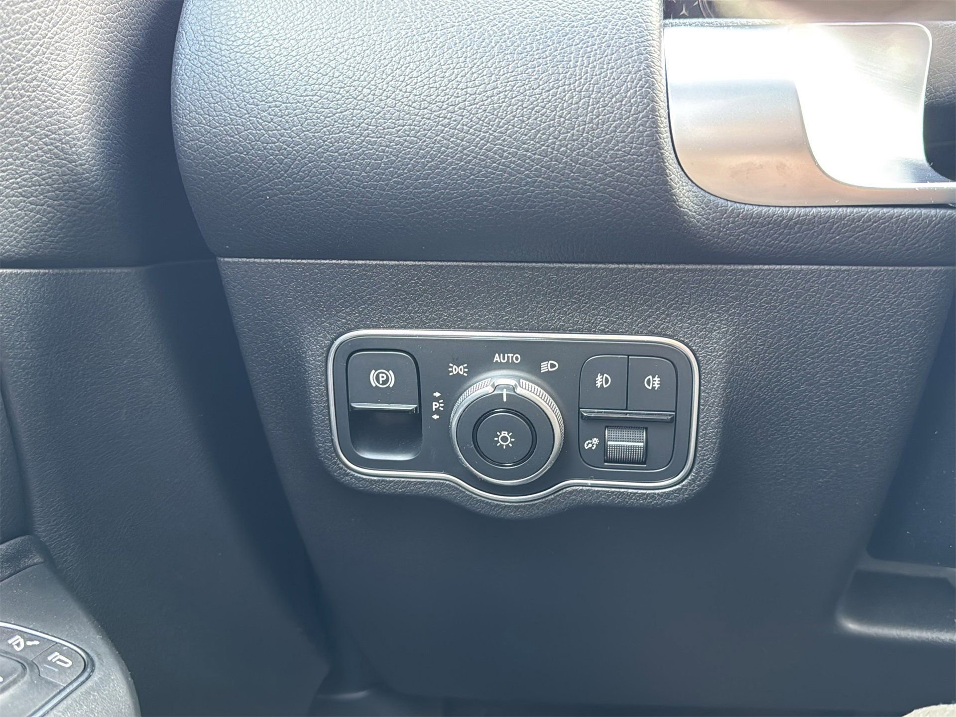 Certified 2025 Mercedes-Benz GLB 250 image 20