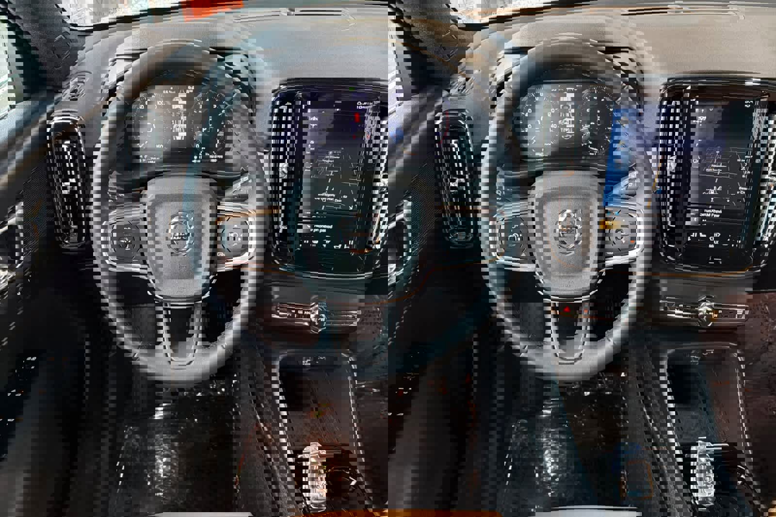 Used 2022 Volvo XC40 T5 Inscription w/ Climate Package image 16