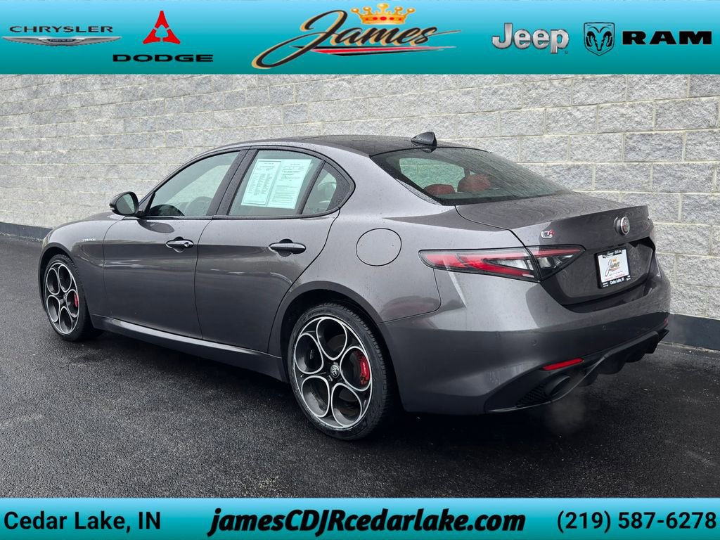 Used 2024 Alfa Romeo Giulia Veloce AWD/4WD image 3