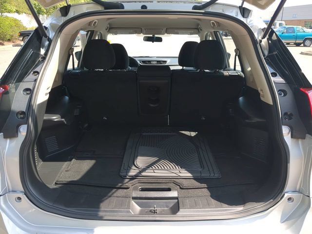 Used 2017 Nissan Rogue S AWD/4WD image 12