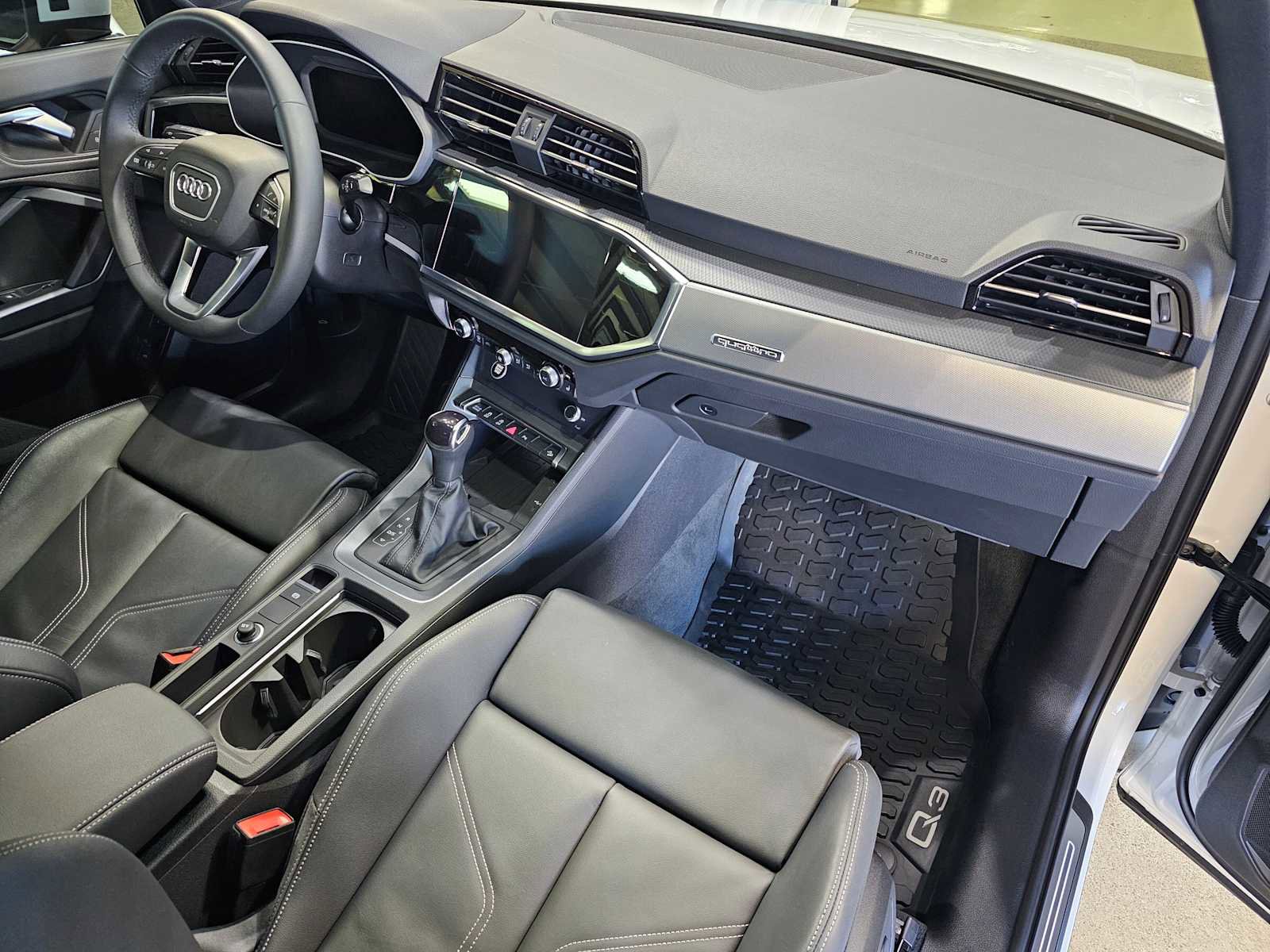 Used 2025 Audi Q3 2.0T Premium w/ Convenience Package image 11