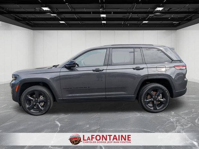 Certified 2024 Jeep Grand Cherokee Altitude AWD/4WD image 2