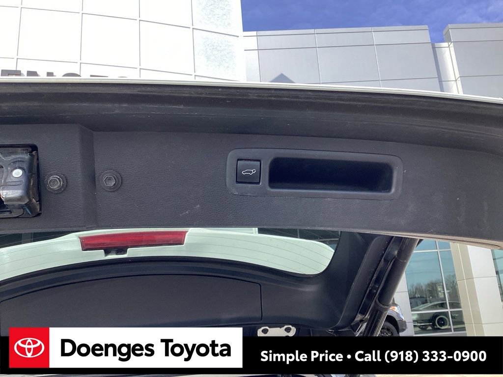 Used 2020 Toyota Highlander XLE image 16