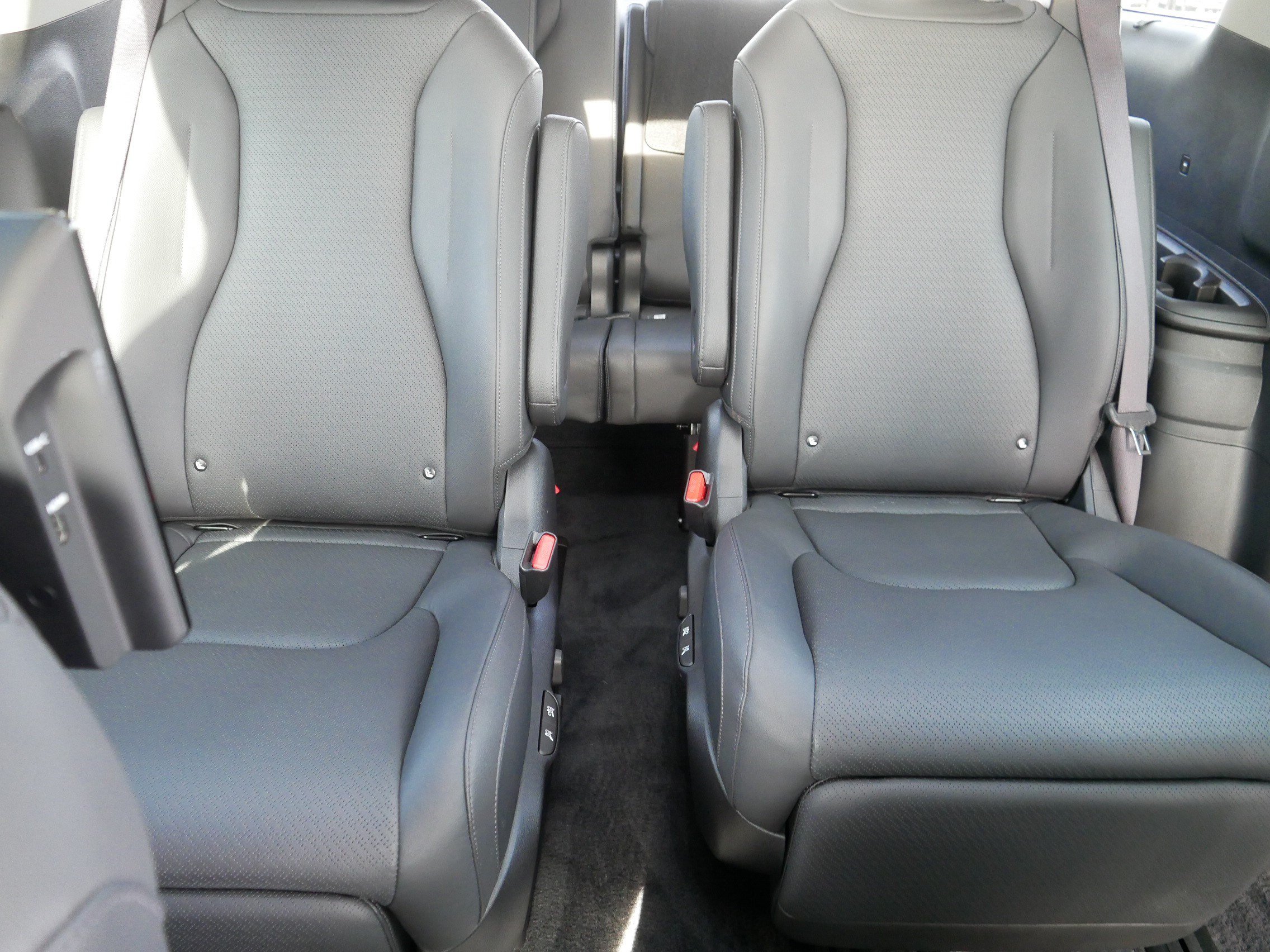 Certified 2025 Kia Carnival SX Prestige FWD image 13