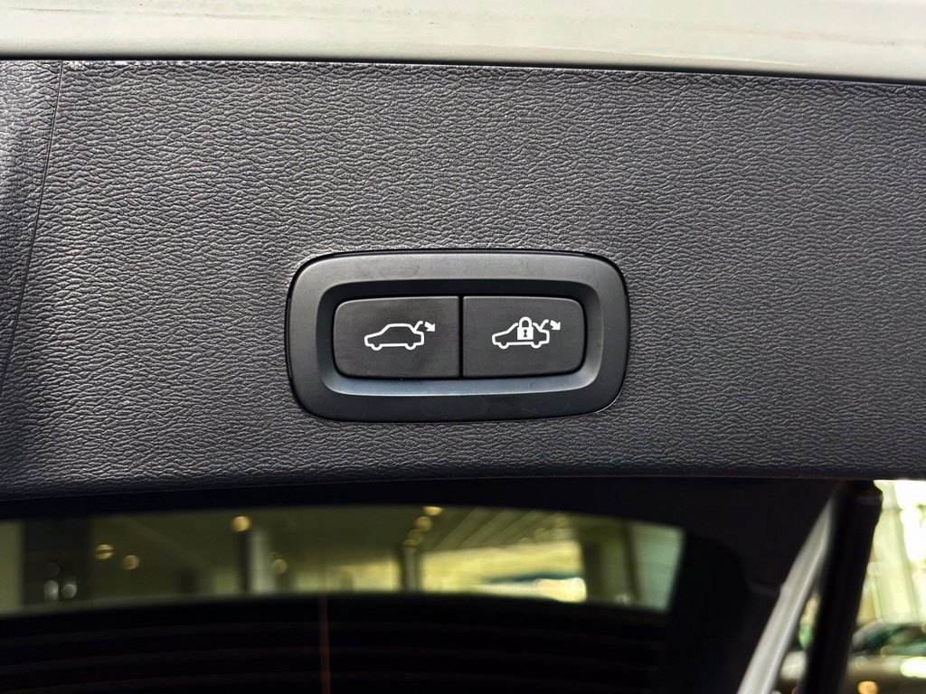 Used 2025 Volvo XC40 B5 Plus AWD/4WD image 41