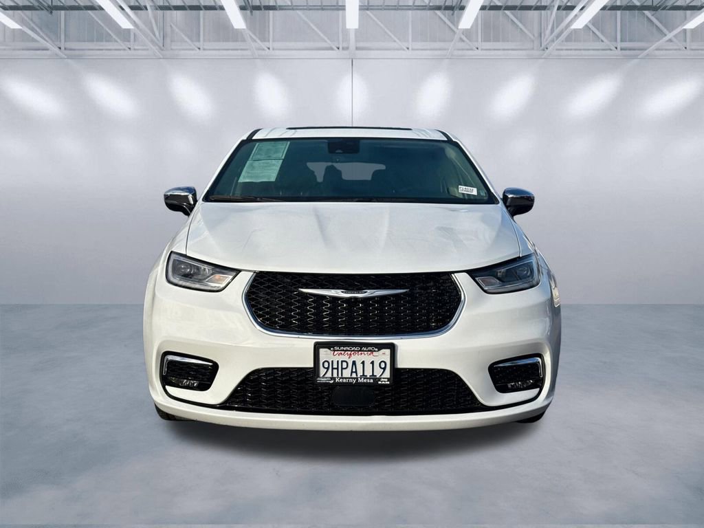 Certified 2023 Chrysler Pacifica Limited FWD image 2