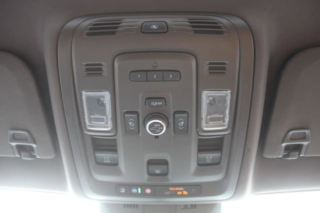 Used 2022 Cadillac Escalade Premium Luxury w/ LPO, Floor Liner Package AWD/4WD image 33