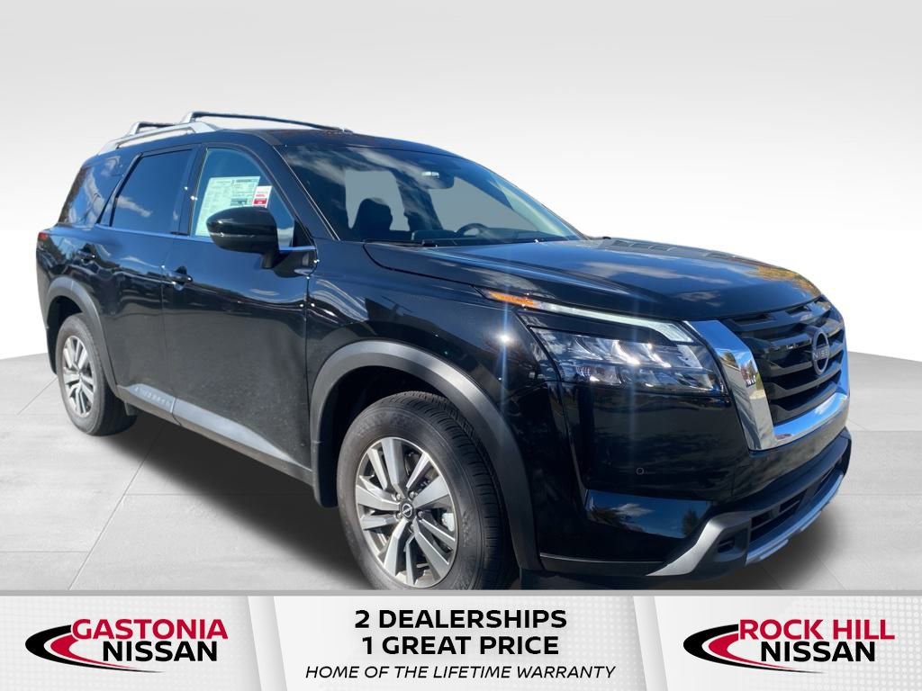 New 2025 Nissan Pathfinder SL image 1
